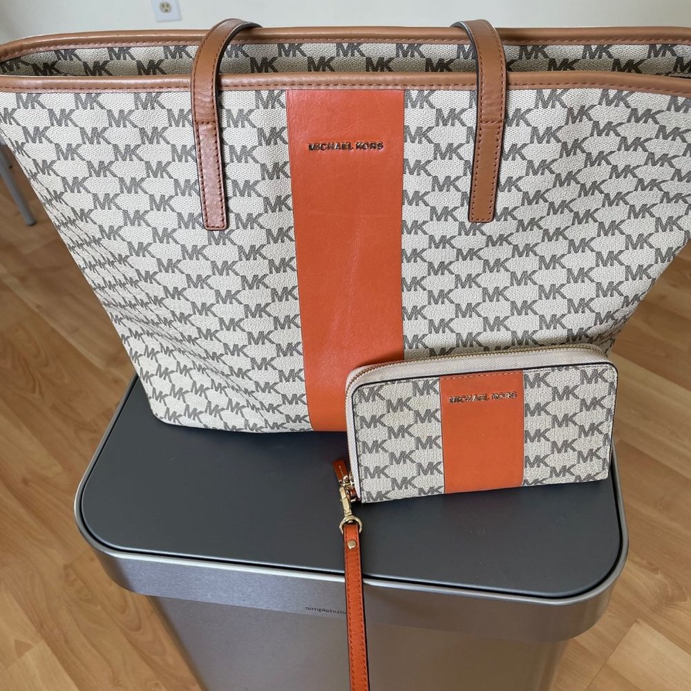 Stunning MK Michael Kors Large Tote with matching Wallet